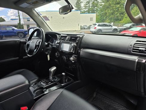 Used 2018 Toyota 4Runner TRD Off-Road Premium w/ TRD Performance Package AWD/4WD image 5