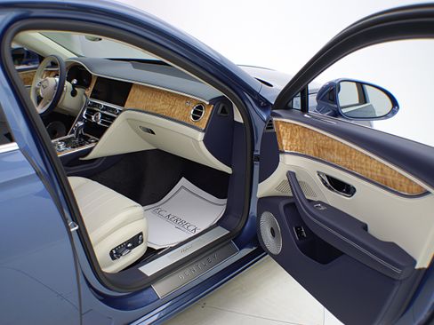 Certified 2022 Bentley Flying Spur Plug-In Hybrid AWD/4WD image 40