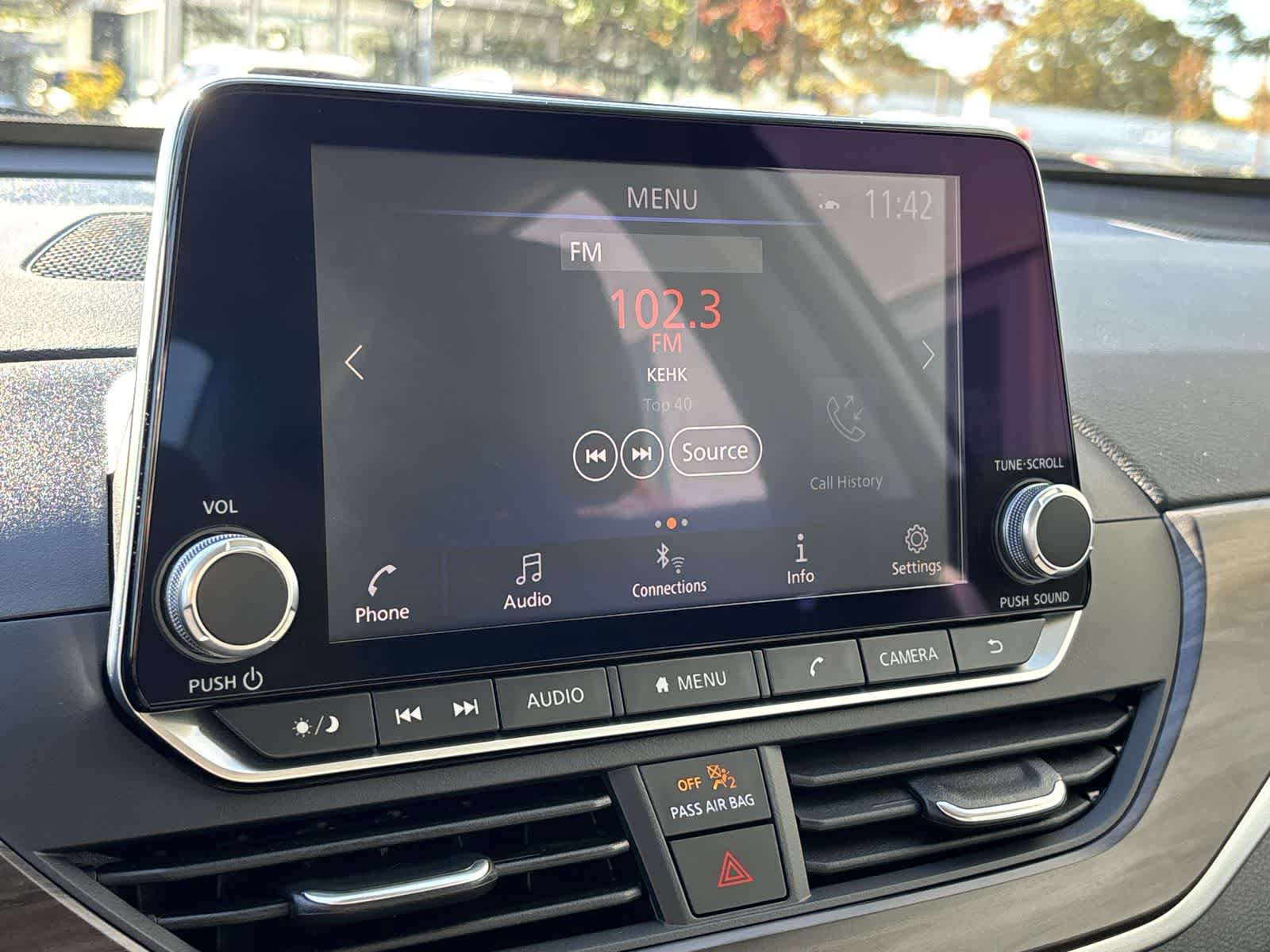 Used 2025 Nissan Altima 2.5 SV FWD image 17