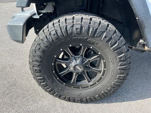 Used 2015 Jeep Wrangler Unlimited Rubicon w/ Connectivity Group image 24