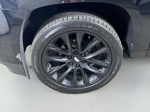 Used 2020 Cadillac Escalade Luxury w/ Escalade Sport Edition AWD/4WD image 8