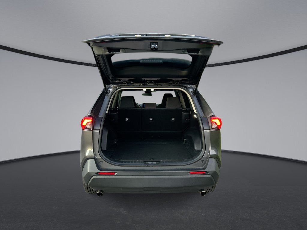 Used 2021 Toyota RAV4 LE FWD image 28