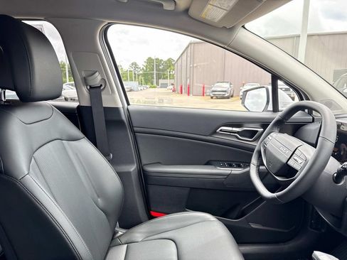 Used 2026 Kia Sportage EX FWD image 13