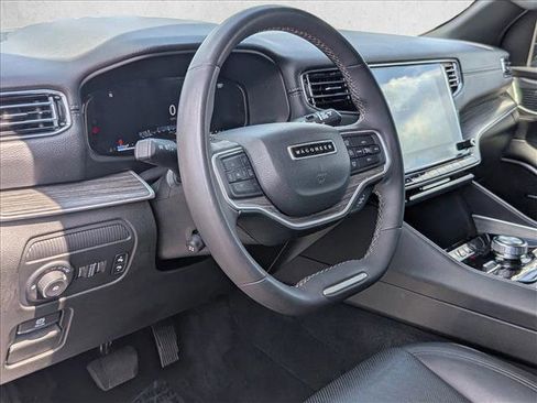 Used 2024 Jeep Wagoneer L Series II w/ Flexible Seating Group image 11