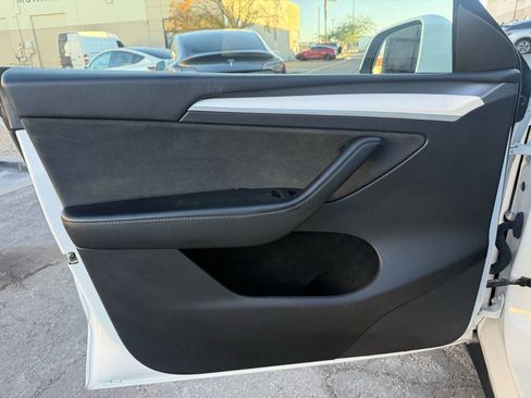 Used 2023 Tesla Model Y Performance image 19