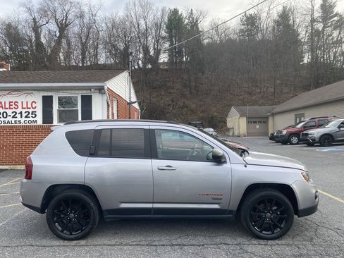Used 2017 Jeep Compass 75th Anniversary w/ Power Value Group FWD image 4