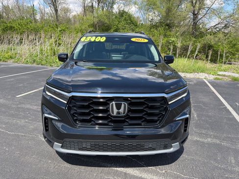 Used 2025 Honda Pilot Touring image 11