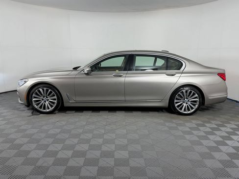 Used 2018 BMW 750i image 2
