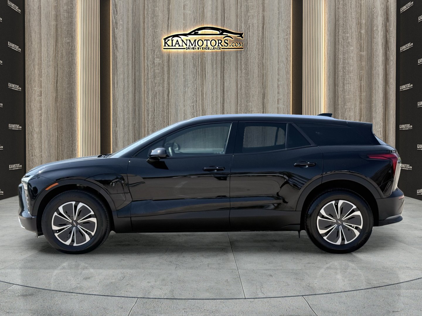Used 2025 Chevrolet Blazer EV LT AWD/4WD image 4