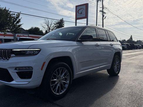 Used 2025 Jeep Grand Cherokee Summit AWD/4WD image 9