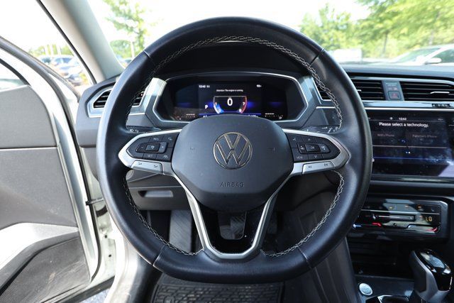 Used 2023 Volkswagen Tiguan SE AWD/4WD image 6