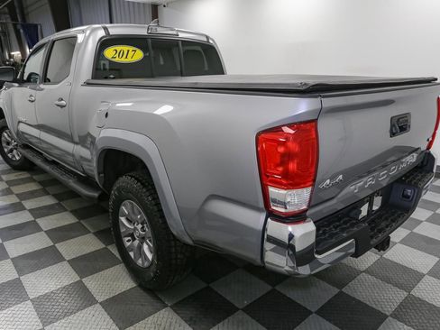 Used 2017 Toyota Tacoma SR5 image 10