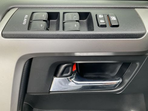 Used 2018 Toyota 4Runner SR5 Premium AWD/4WD image 26