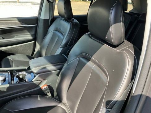Certified 2023 Jeep Grand Cherokee Limited w/ Black Appearance Package AWD/4WD image 12