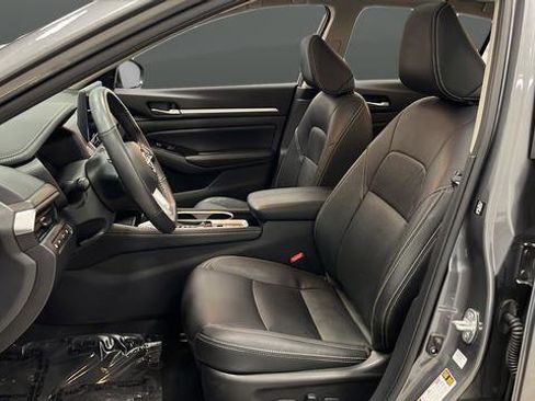 Used 2025 Nissan Altima 2.5 SL AWD/4WD image 9