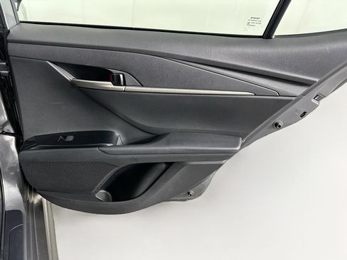 Used 2025 Toyota Camry SE image 29