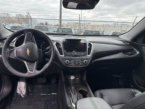 Used 2017 Chevrolet Malibu Premier w/ Premier Sun and Wheel Package image 7