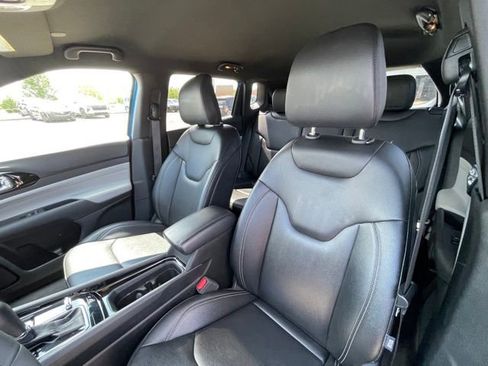 Used 2025 Jeep Compass Limited AWD/4WD image 17