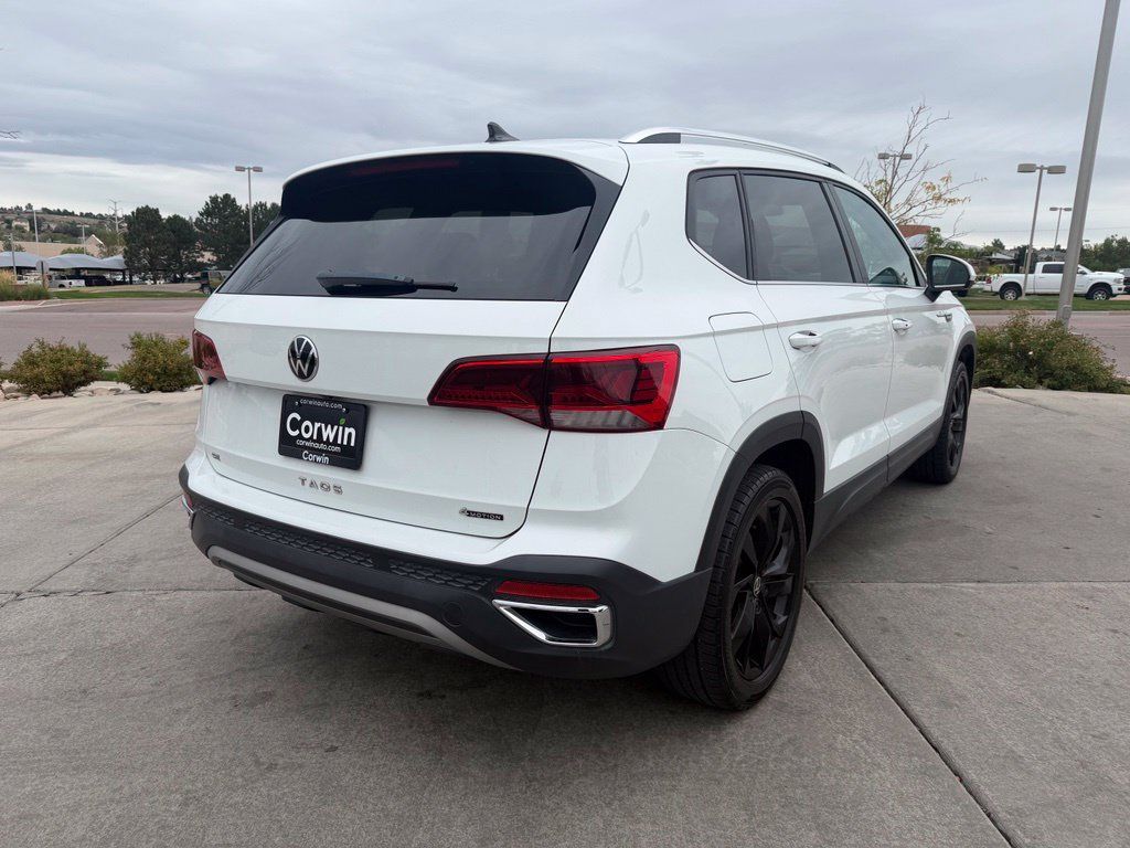 Used 2022 Volkswagen Taos SE w/ Panoramic Sunroof Package AWD/4WD image 9