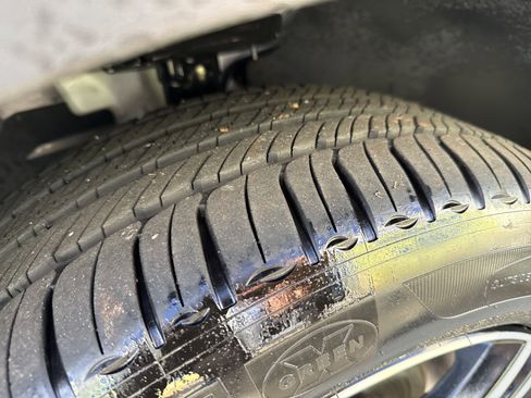 Used 2025 Volvo XC40 B5 Core image 12