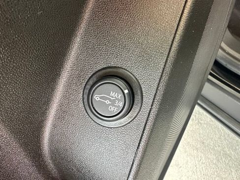Used 2023 Chevrolet Equinox LT FWD image 27