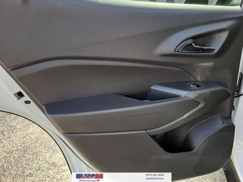 Used 2025 Chevrolet Trax LT FWD image 15
