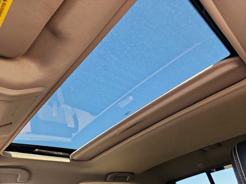 Used 2023 Nissan Frontier SV w/ SV Premium Package image 19