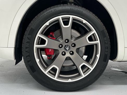 Used 2023 Maserati Levante GT AWD/4WD image 9