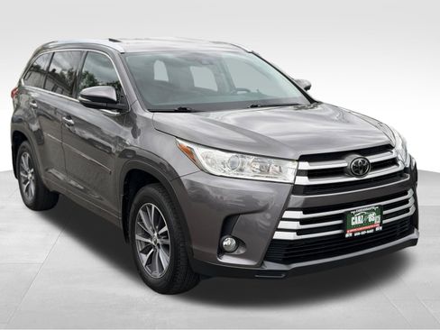 Used 2018 Toyota Highlander XLE w/ Protection Package #3 AWD/4WD image 3