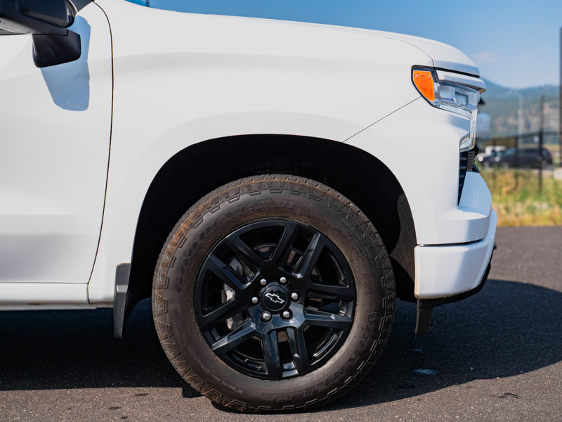 Used 2024 Chevrolet Silverado 1500 RST w/ Z71 Off-Road Package AWD/4WD image 7