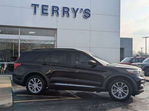 Used 2020 Ford Explorer XLT w/ Equipment Group 202A image 2