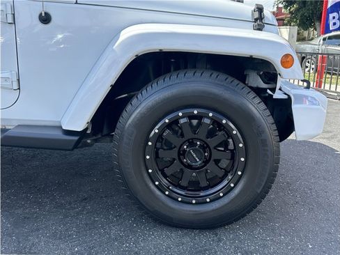 Used 2016 Jeep Wrangler Unlimited Sahara w/ Max Tow Package image 9