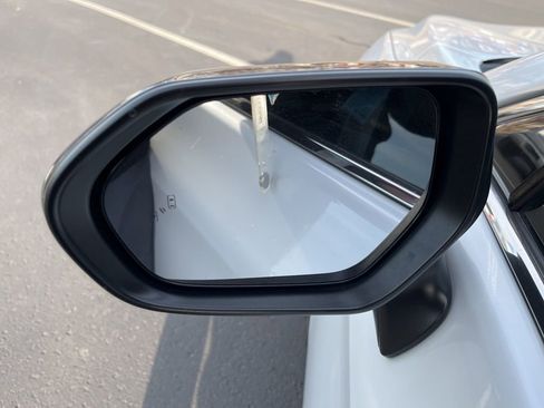 Used 2019 Toyota Avalon XSE image 16