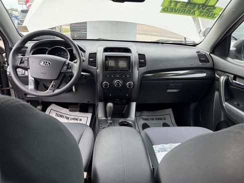 Used 2013 Kia Sorento LX w/ Convenience Pkg FWD image 6