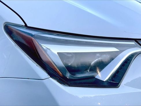 Used 2018 Toyota RAV4 SE w/ Power Extra Value Package FWD image 26