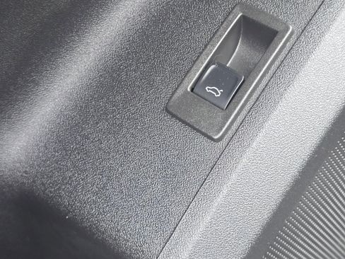 Used 2025 Audi Q5 Premium Plus AWD/4WD image 37