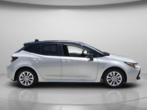 Used 2025 Toyota Corolla SE w/ SE Package FWD image 3