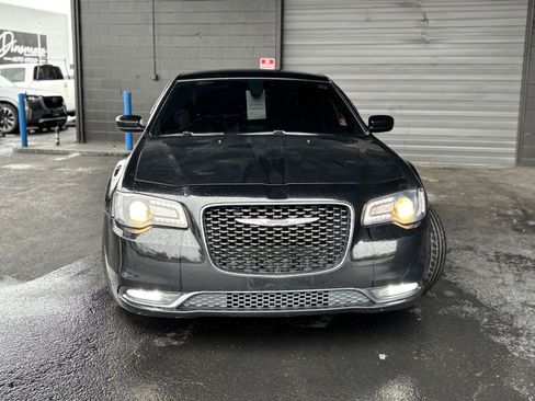 Used 2016 Chrysler 300 S image 4