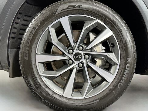 Used 2023 Audi Q5 2.0T Premium w/ Convenience Package image 11