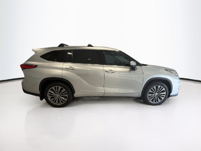 Used 2022 Toyota Highlander Platinum AWD/4WD image 8