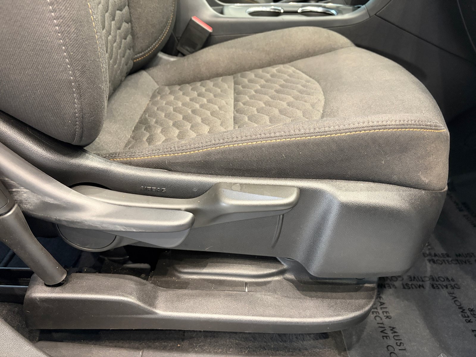 Used 2021 Chevrolet Equinox LT w/ Driver Convenience Package AWD/4WD image 32