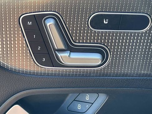 Used 2021 Mercedes-Benz GLB 250 image 19