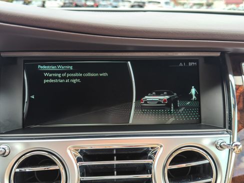 Used 2018 Rolls-Royce Dawn RWD image 56