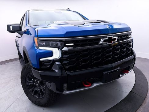 Used 2023 Chevrolet Silverado 1500 ZR2 w/ Technology Package image 5