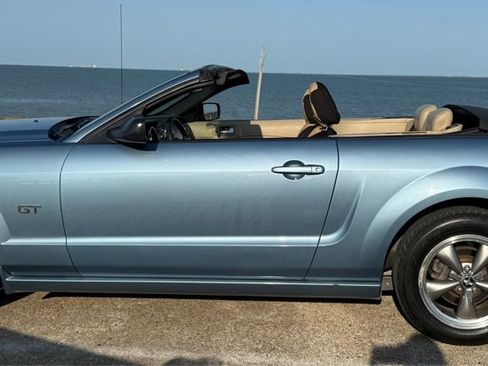 Used 2006 Ford Mustang GT RWD image 8