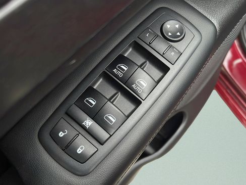 Used 2018 Jeep Grand Cherokee Altitude AWD/4WD image 22