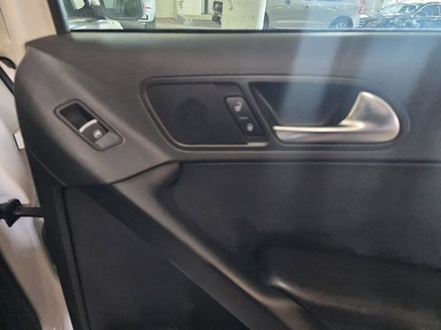 Used 2016 Volkswagen Tiguan SE image 10