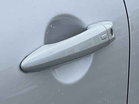 New 2025 Nissan Pathfinder SV w/ SV Premium Package image 13