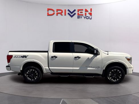 Used 2018 Nissan Titan PRO-4X w/ Pro-4x Convenience Package AWD/4WD image 6