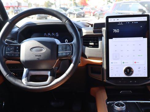 Used 2024 Ford Expedition Platinum image 16